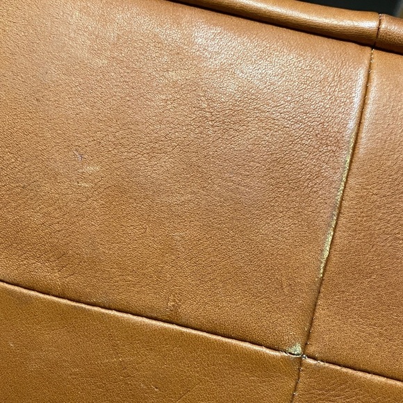 HOBO Classic Brown Large Leather Shoulder Tote. - Picture 11 of 16